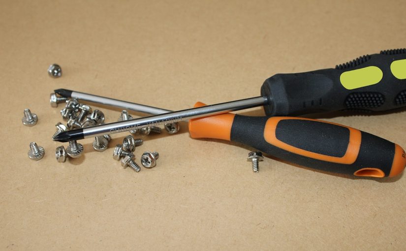 Co zrobić, gdy lodówka przestaje działać, a pralka wylewa wodę? Praktyczny poradnik